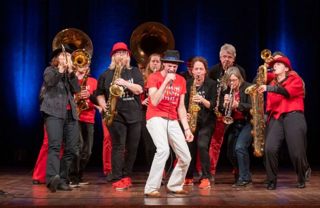 Funky Marching Band - 20 ans de plaisir et d'énergie - le grand show anniversaire suivi d'une aftershowparty avec DJ Charlie Fonk Funky Marching Band - 20 ans de plaisir et d'énergie - le grand show anniversaire suivi d'une aftershowparty avec DJ Charlie Fonk