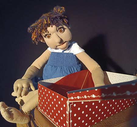 Figurentheater Vagabündel - Das Mädchen mit dem Koffer Figurentheater Vagabündel - Das Mädchen mit dem Koffer