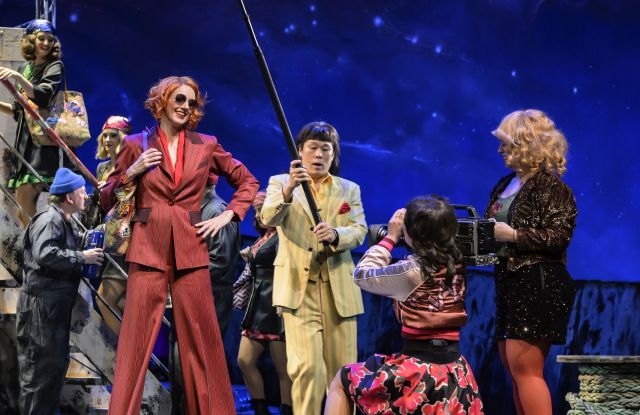 Girls Crazy? Rollen(-bilder), Selbstkonzepte und Karrieren von Frauen im Musicaltheater Girls Crazy? Rollen(-bilder), Selbstkonzepte und Karrieren von Frauen im Musicaltheater