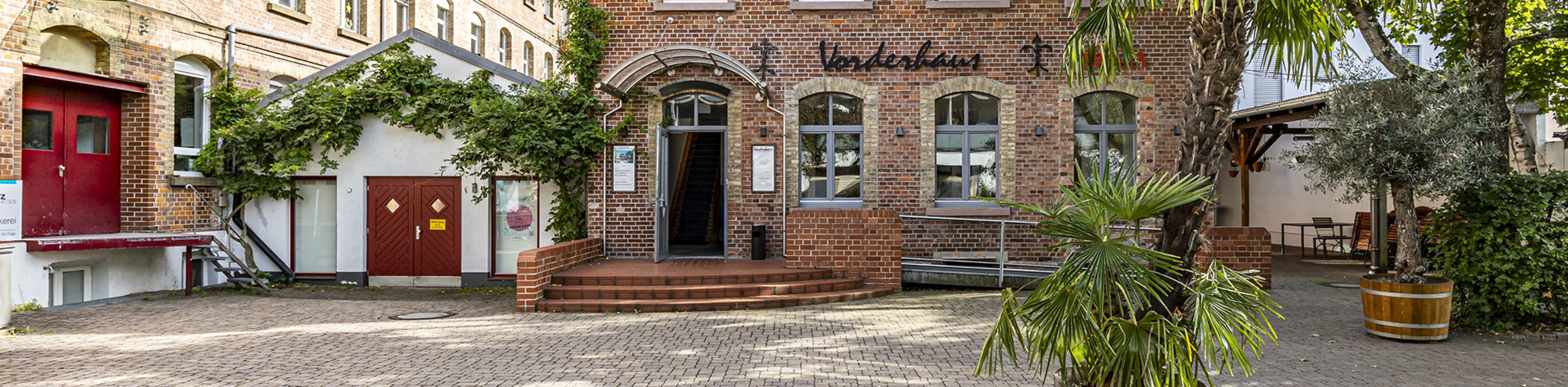 Vorderhaus-FWTM-Spiegelhalter.12 Vorderhaus-FWTM-Spiegelhalter.12