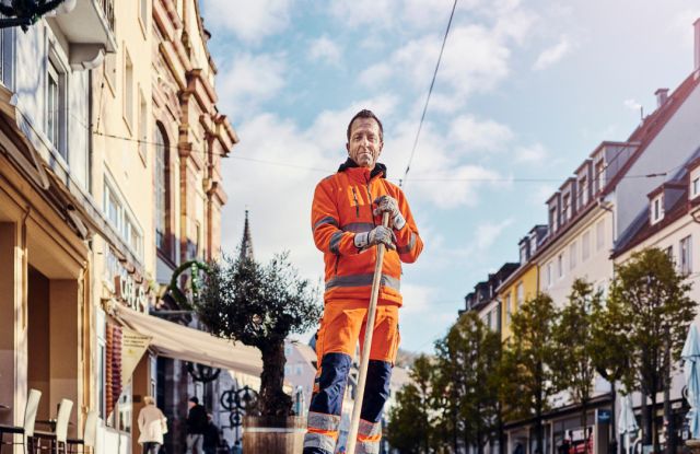 Freiburgs Bächle-Tour - Unterwegs mit Stocky, dem Bächleputzer Freiburgs Bächle-Tour - Unterwegs mit Stocky, dem Bächleputzer