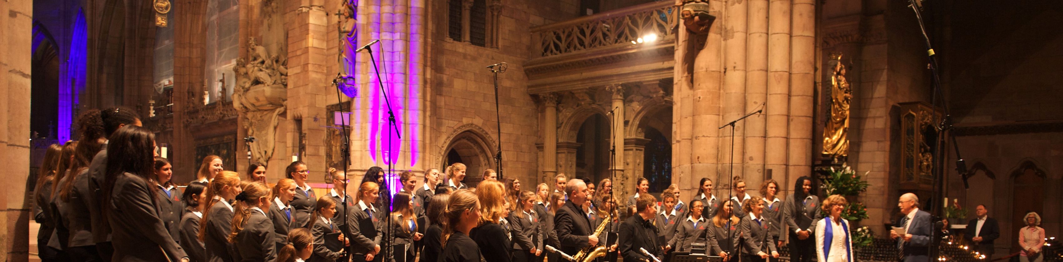 Münsterkonzert "Lux aeterna" - Mädchenkantorei am Freiburger Münster, Raschèr Saxophone Quartet & Academy