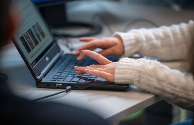 Digital and intercultural skills and communication in the workplace