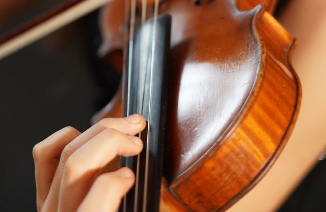 Violine im Konzert, &copy; Foto: Ramon Manuel Schneewei&szlig;