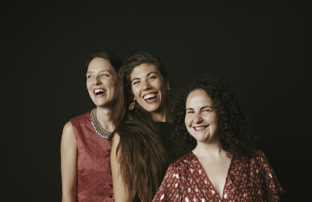 Trio Meydelech: Tabea Popien, Lucile Bailly-Gourevitch und Noemie Berz, © Valentin Behringer/ Meydelech