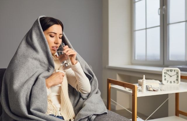 Frau mit Erk&auml;ltung