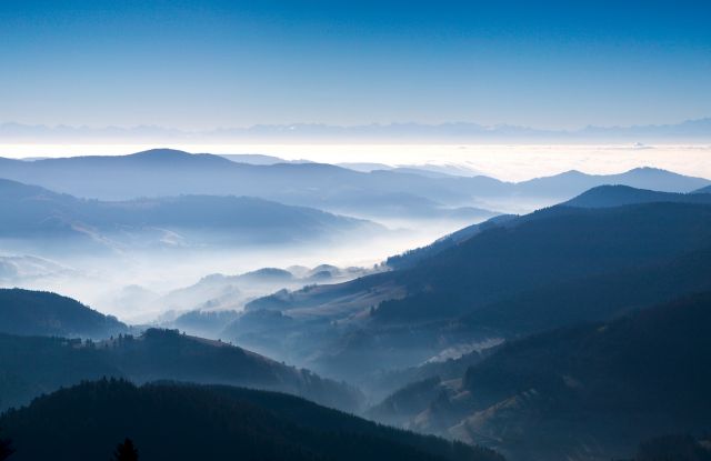 Schwarzwald im Morgendunst, © Freiburger Verkehrs AG/Schauinslandbahn