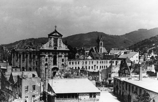 Alte Universität nach Luftangriff, © Universitätsarchiv