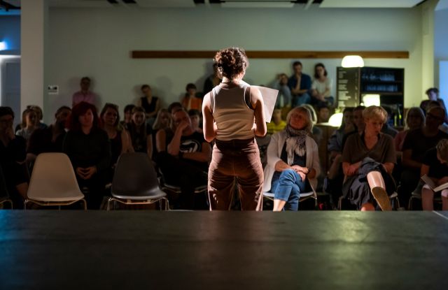 Lit Lab Spezial: Schreibcouch-Finale - Lese-Performance der jüngsten Literaturhaus-Autor*innen