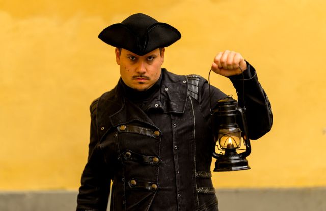 Historix-Tours : Ch&acirc;teau hant&eacute;, cryptes, poltergeist - visite guid&eacute;e de la ville avec un acteur