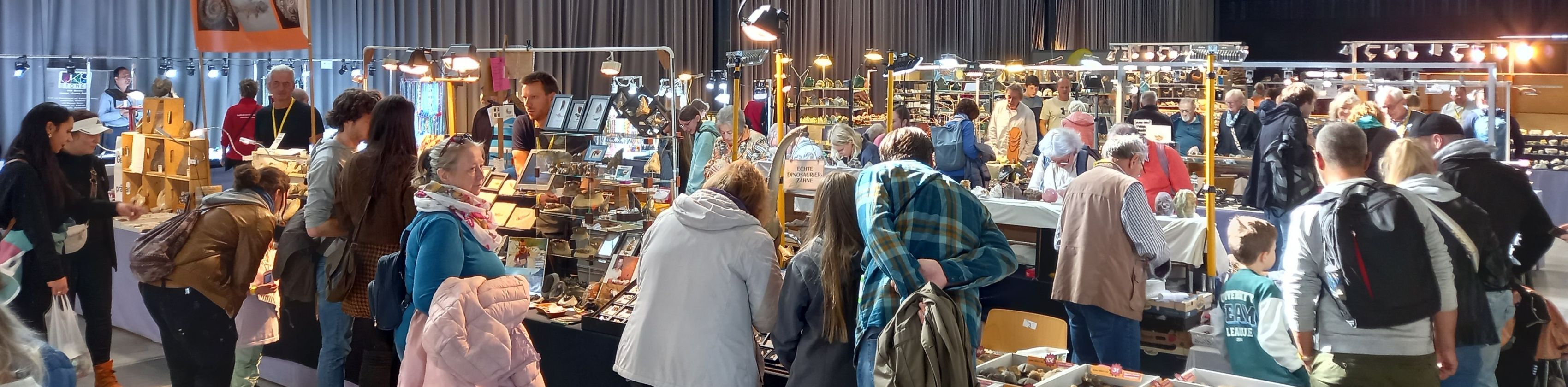 Viel Interesse bei Gro&szlig; und Klein (Foto M. Hauck)