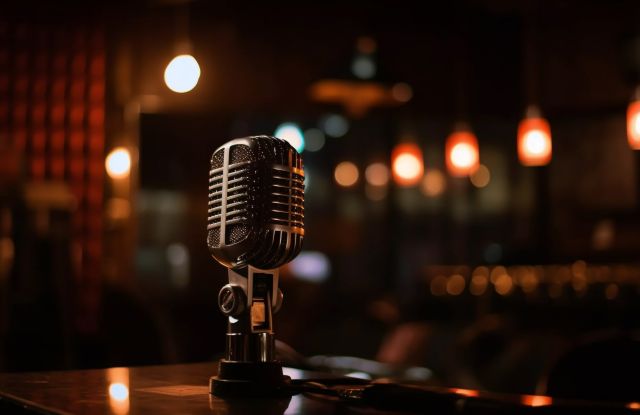 2025_12_05_Open Mic Night_©freepik.com