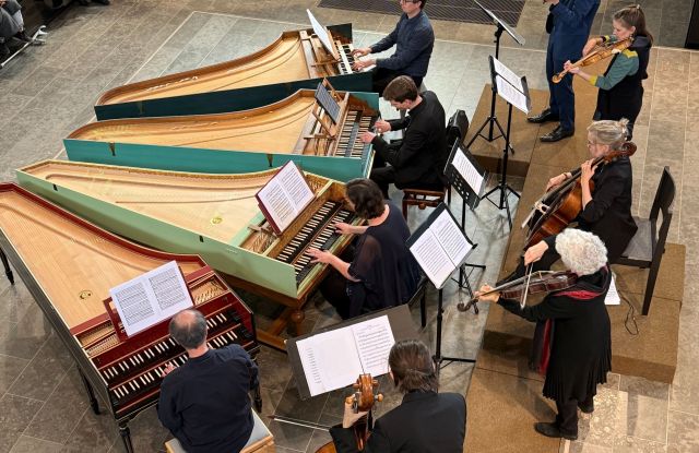 G&acirc;teau avec Bach - musique baroque avec buffet de g&acirc;teaux ("Cantate du caf&eacute;" de J.S. Bach)