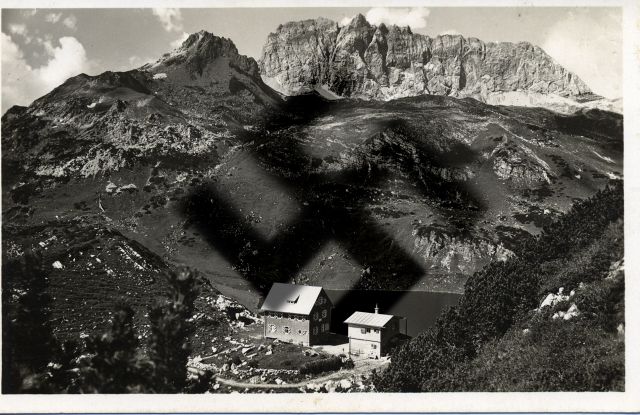 Freiburger Hütte und Rote Wand Collage, © HUND B. communication, unter Verwendung einer Fotografie des Archivs des Museumsvereins Klostertal