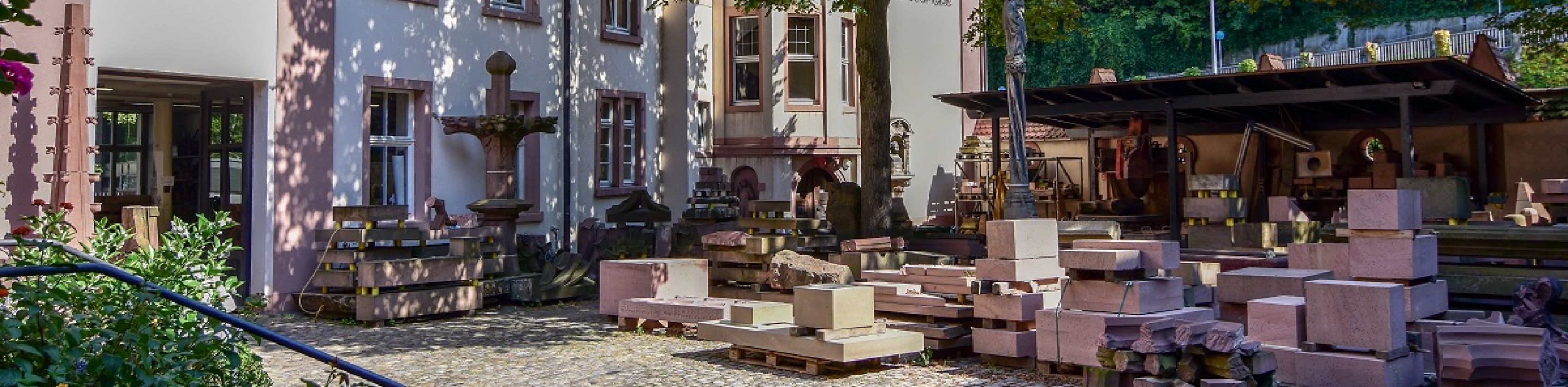 Der Innenhof der Freiburger Münsterbauhütte, © Claudia Tabori