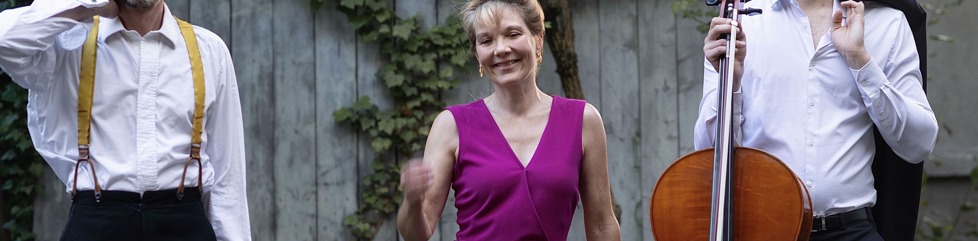 Lektionen_in_Demut_1a_l_n_r_Boris_Pietsch_Nicola_Trub_Jakob_Stolte_Bild_Hubertus_Hamm