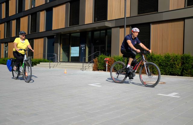 Riding and safety training with the e-bike/bio-bike