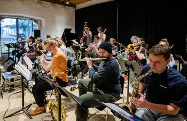 JugendJazzOrchester.CH und Constellation Big Band - auf Jubiläumstour: 1,5° - Manche mögen´s HEISS