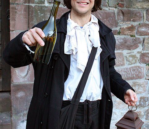Historix-Tours : Prison, bistrot, sataniste - visite guidée de la ville avec un acteur