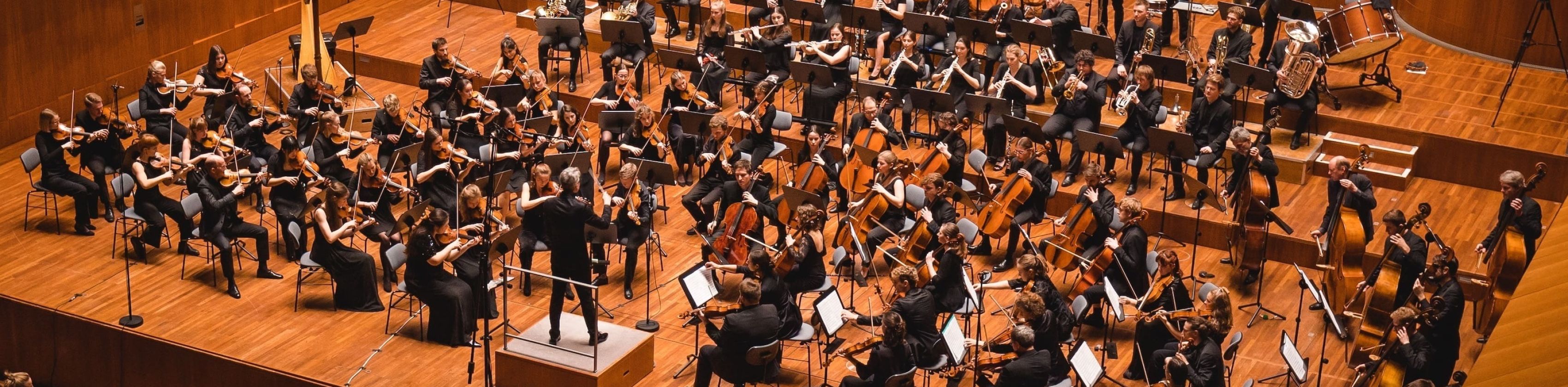 Semesterkonzert SoSe 2026 - Kapr&aacute;lov&aacute; - Szymanowski - Brahms