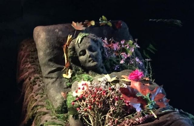 Historix-Tours : Tour du cimetière - Visite guidée de la ville avec des acteurs*.