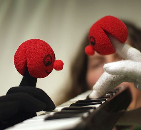 Eva Kaufmann - Red balls