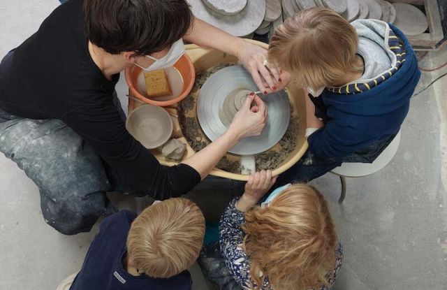 Vacation course: Putting your nose in the pots