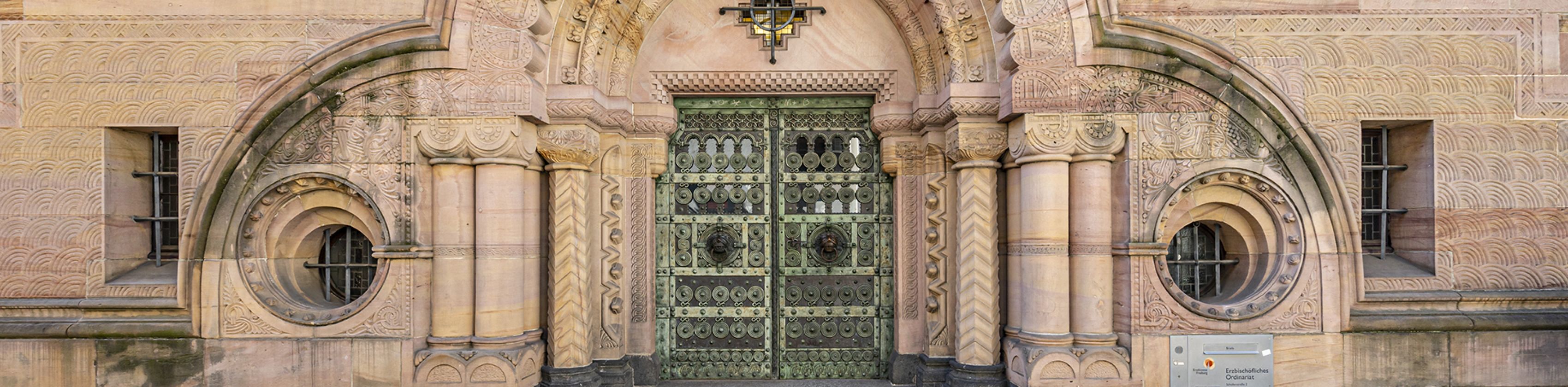 Erzbischöfliches Ordinariat-Eingang-FWTM-Spiegelhalter, © FWTM-Spiegelhalter