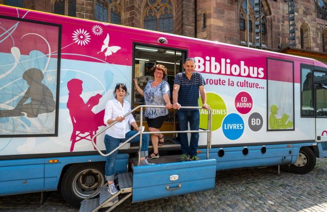 Le Bibliobus de Mulhouse arrive