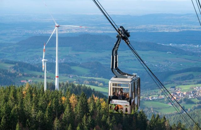 Hike to the wind turbines on the Taubenkopf