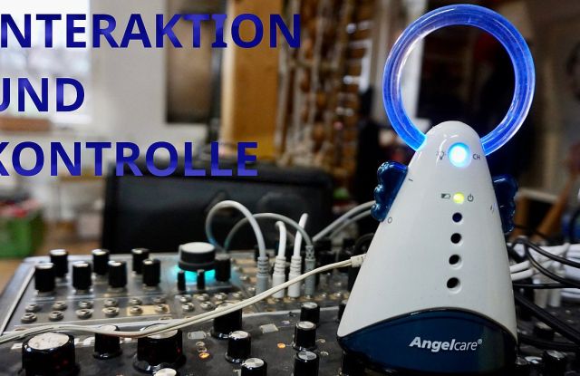 Interaktion und Kontrolle. Lecture-Performance mit akustischen Klangerzeugern, Live-Elektronik und einem Kanister veganem Kunstblut