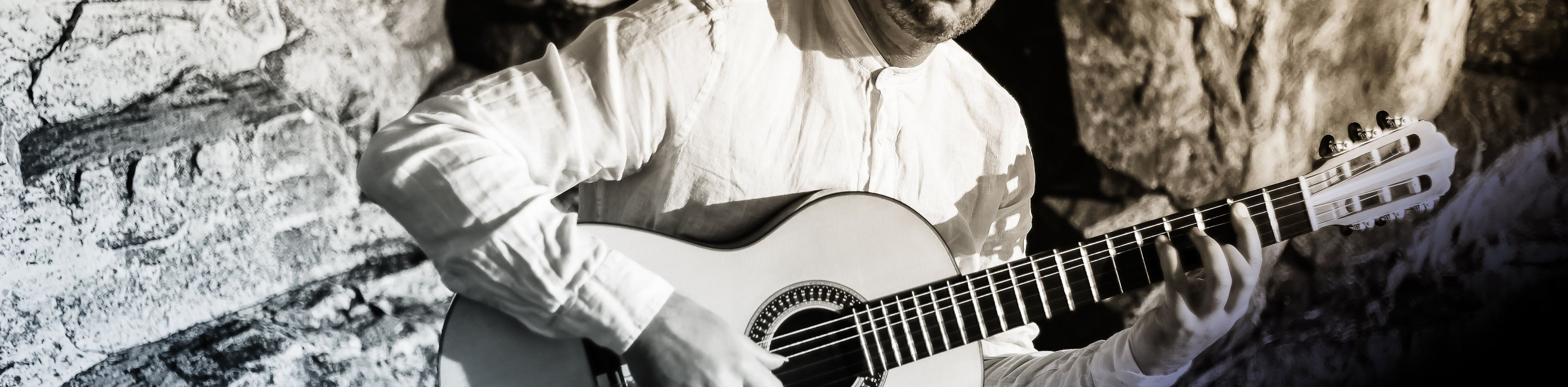 &raquo;Flores Negras&laquo; &ndash; Bl&uuml;hende Improvisationen auf der Konzertgitarre. Doktoranden-Abschlusskonzert