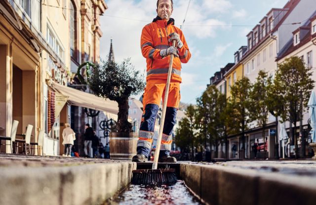 Freiburg's Bächle-Tour - On the road with Stocky, the stream cleaner
