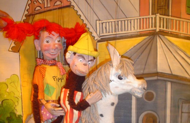 Théâtre de marionnettes : PIPPI LANGSTRUMPF DANS LA VILLA KUNTERBUNT